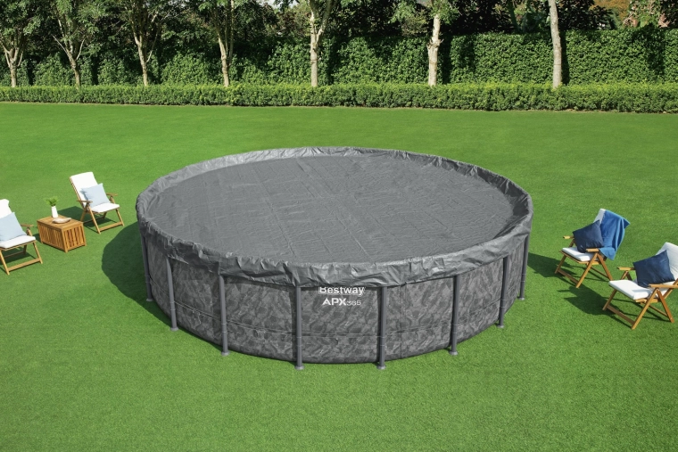 Overdækning, der holder poolen ren