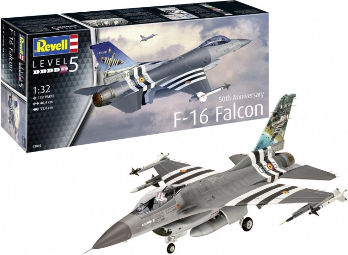 Plastikmodel af F-16 Falcon-fly til 50-års jubilæet 1/32
