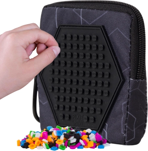 Pixie Crew firkantet etui sort Hexa med pixels