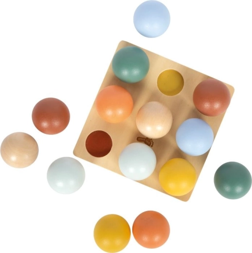 Montessori leg med farvesortering og opdagelse