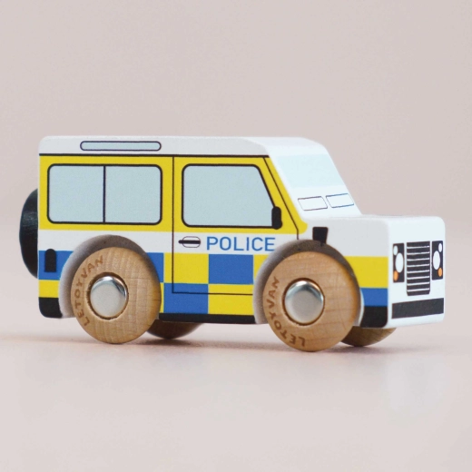 Le Toy Van træ-politibil Bobby GT250