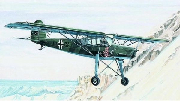 Model af Fieseler FI-156 Storch 13,8 x 19,6 cm i æske på 25 x 14,5 x 4,5 cm