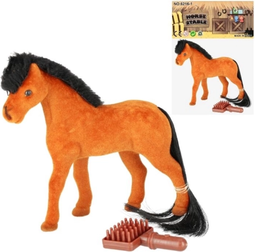 Hest med børste til kæmning