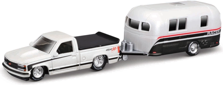 Maisto Design Tow & Go Chevrolet 454 SS pick-up med campingvogn 1:64
