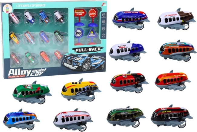 Sæt med 12 legetøjsflyvemaskiner med fremdrift og vejskilte