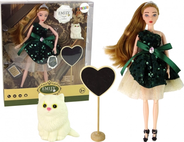 Dukke Emily med hvid killing og træhjerte