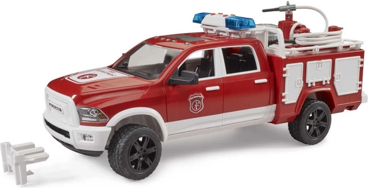 Bruder RAM 2500-brandbil med vandkanon, lys og lyd