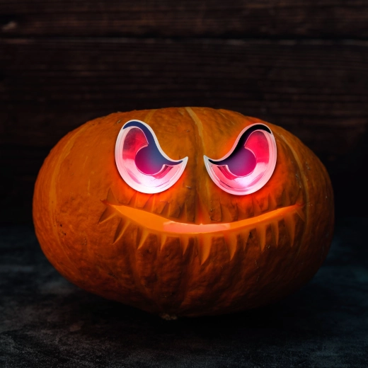 Uhyggelige Halloween-øjne med rødt LED-lys, batteridrevne