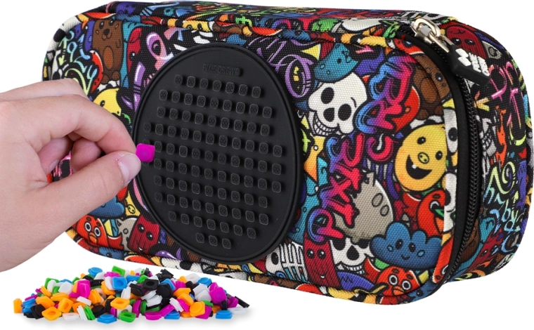 Pixie Crew ovalt penalhus til elever med to rum graffiti med pixelpanel