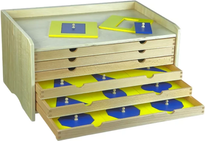 Montessori geometrisk kommode