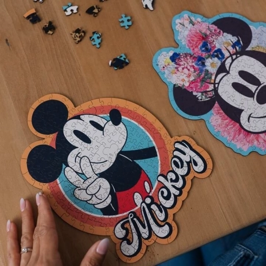 10 tematiske figurer med MICKEY-motiv