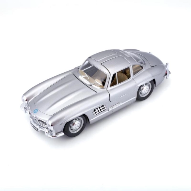Bburago 1:24 Mercedes Benz 300SL sølv 18-22023
