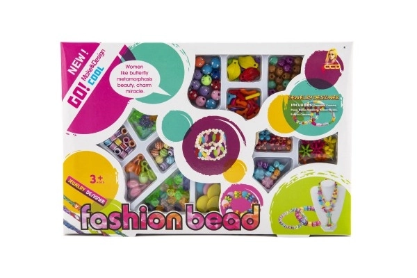 Farverige plastikperler med snor i æske 26x17x2cm