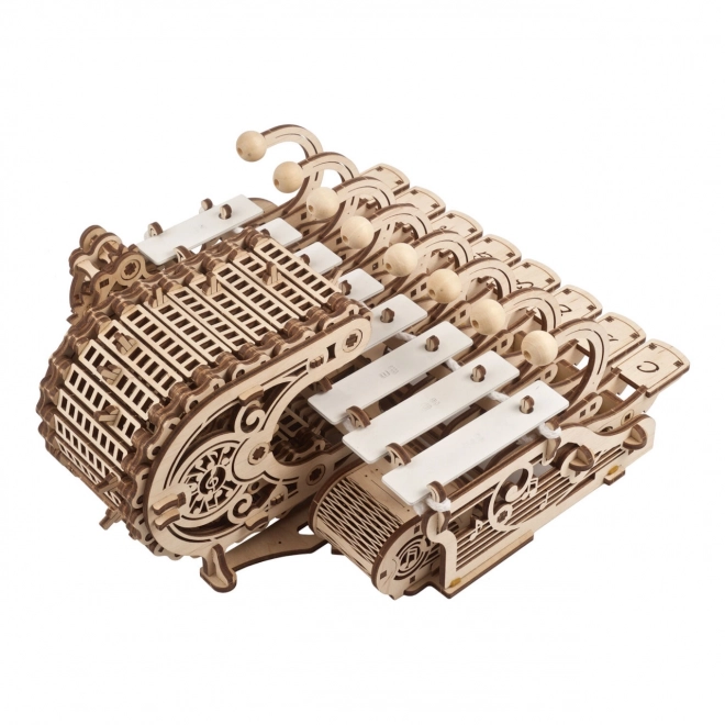 Ugears træmekanisk model af musikinstrumentet Celesta