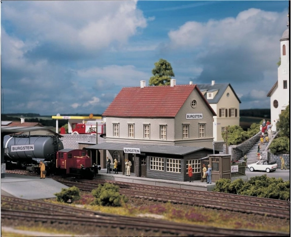 Piko Hobby stationen Burgstein H0 byggesæt