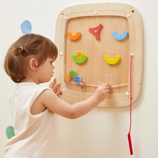 Pladsbesparende vægmontering og sikker leg