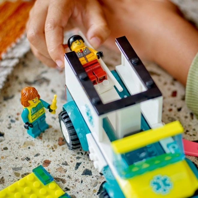 LEGO® City 60403 Ambulance og snowboarder