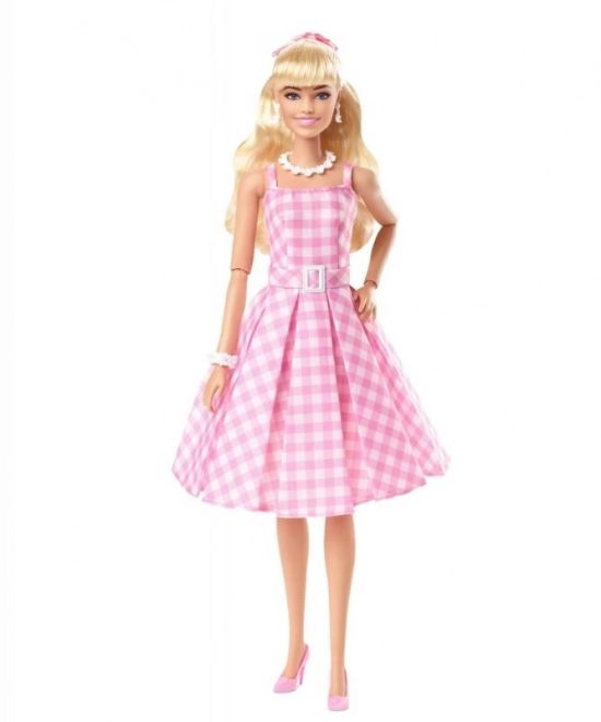 Filmdukke Barbie Margot Robbie som Barbie i lyserød kjole