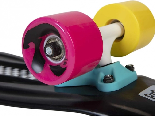 Farverig retro pennyboard med skakternet mønster