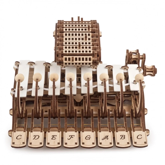 Ugears træmekanisk model af musikinstrumentet Celesta