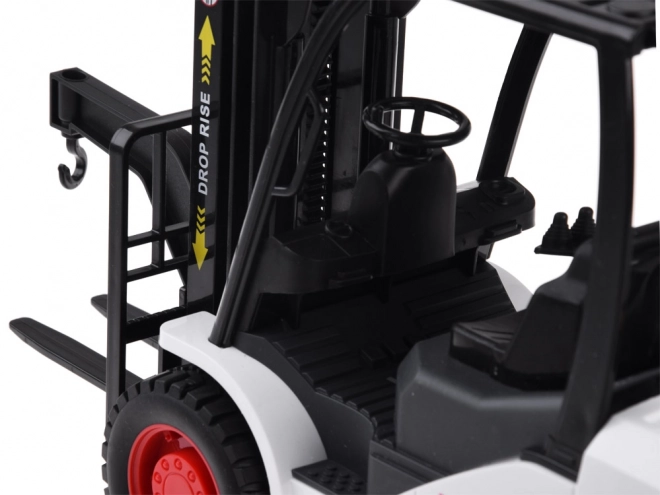 Stor gaffeltruck med palle