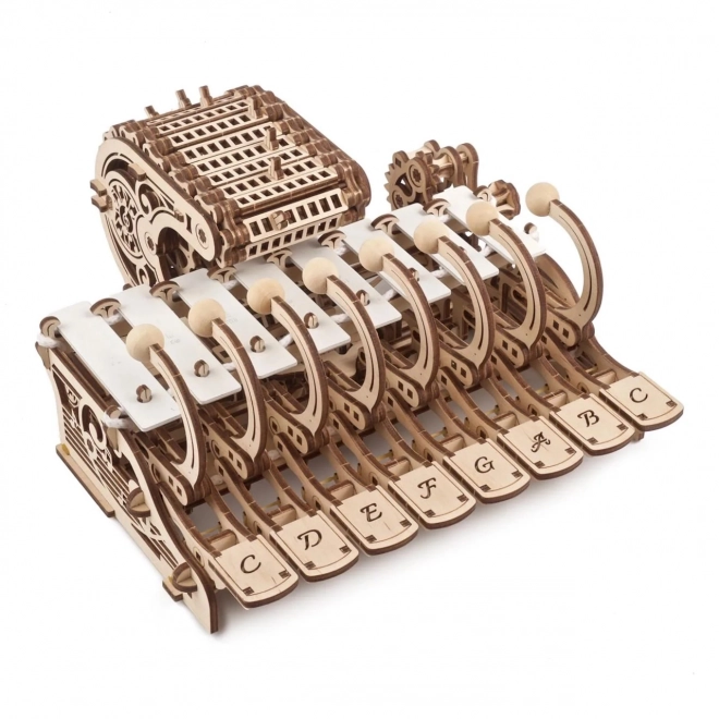 Ugears træmekanisk model af musikinstrumentet Celesta