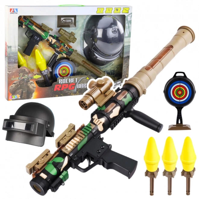 Militærsæt med bazooka RPG og beskyttelseshjelm