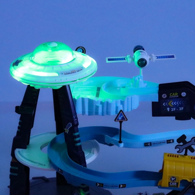Kosmisk bilbane med flere niveauer med rat