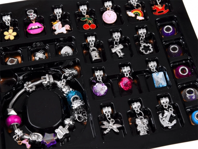 Sæt til fremstilling af armbånd med vedhæng og perler