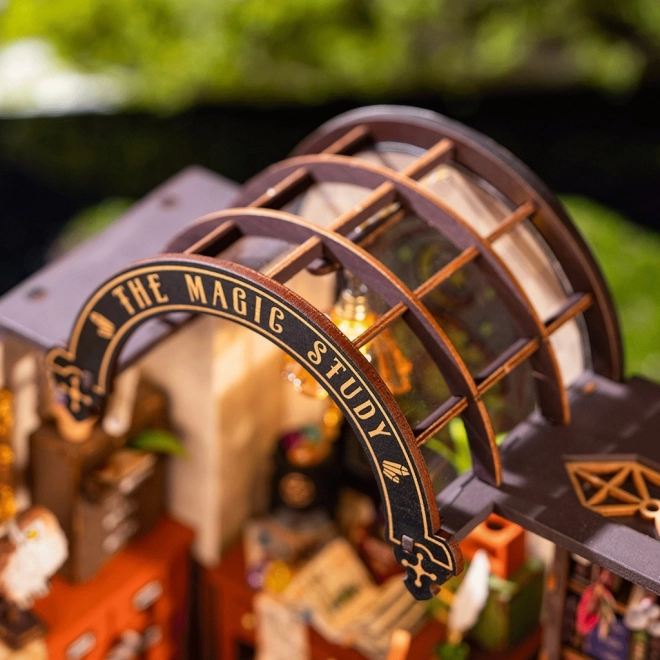 Miniaturemodel af troldmandens værksted