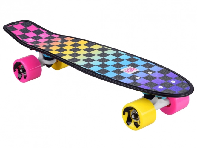 Farverig retro pennyboard med skakternet mønster