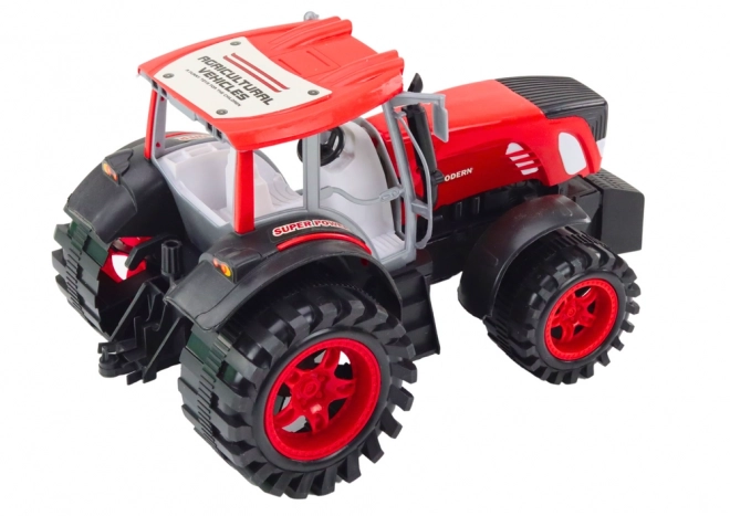 Stor traktor med trailer og høballer