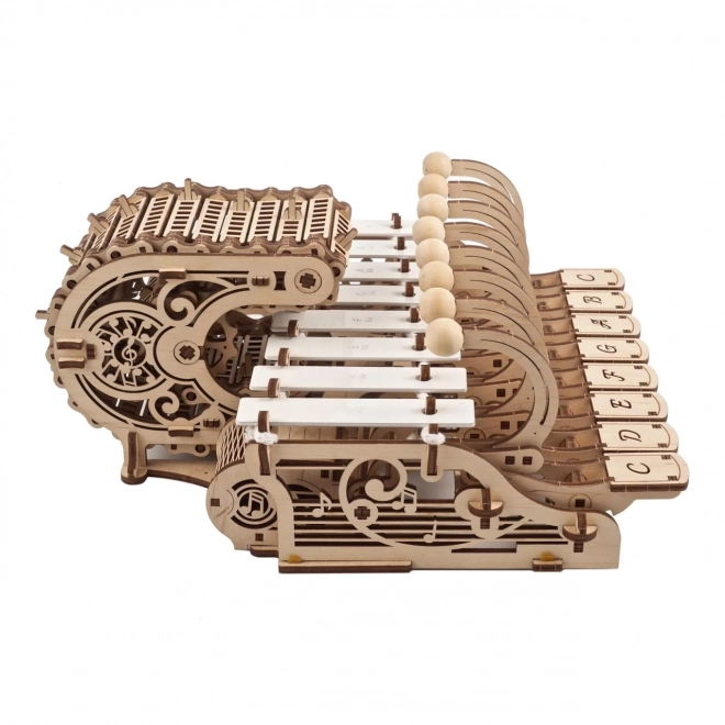 Ugears træmekanisk model af musikinstrumentet Celesta