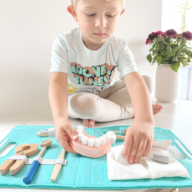 Lille tandlægesæt i kuffert fra TOOKY TOY