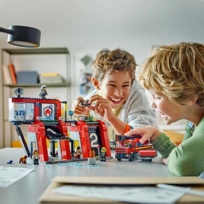 LEGO® City 60414 Brandstation med brandbil