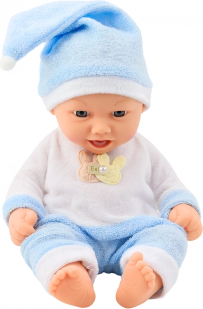 Babydukke i blåt pyjamas med hue med kvast
