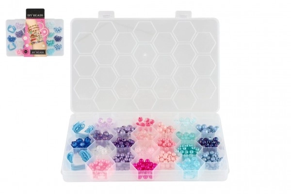 Plastperler farverige med snor i plastboks 20x16,5cm