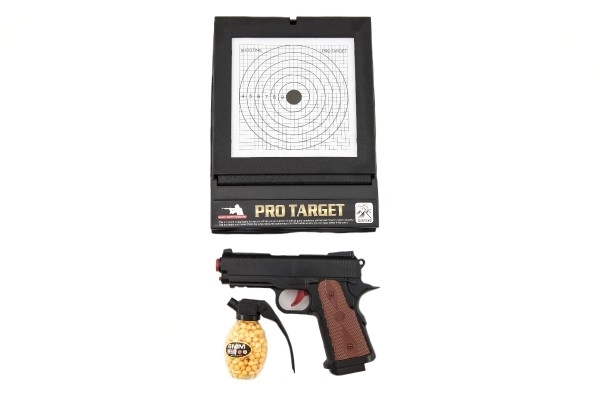 Plastpistol med kugler og skive