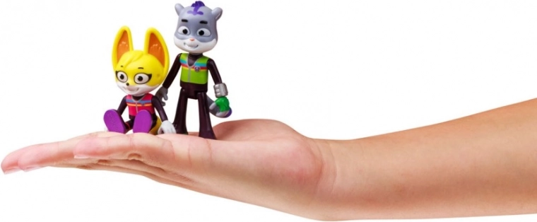 To heltemodige figurer med “vinger”