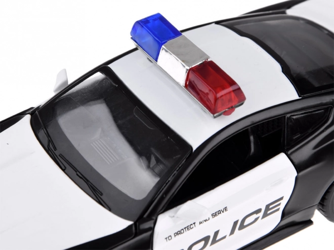 Metall politibil Ford Shelby GT350 i skala 1:32 med lys- og blinkeffekter