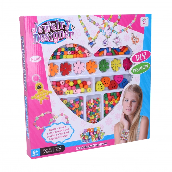 Sæt med farverige perler til at trække snor