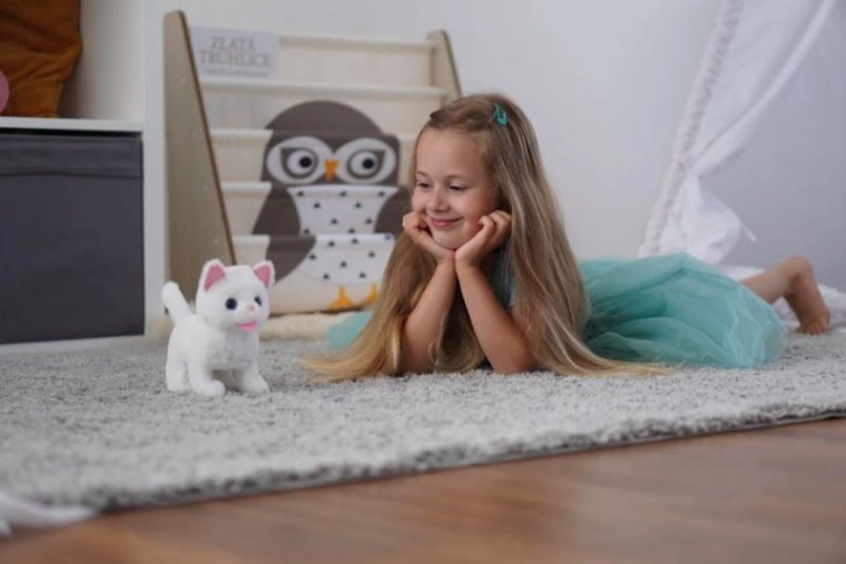 Miaver og vifter med halen