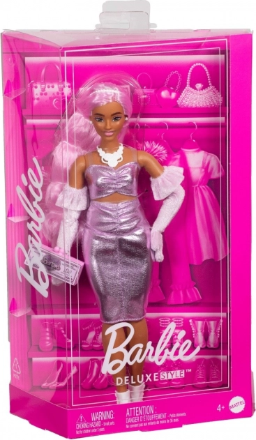 Barbie Deluxe Style dukke i metallisk lyserød kjole