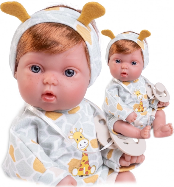 Realistisk babydukke Picolín med girafkostume 21 cm