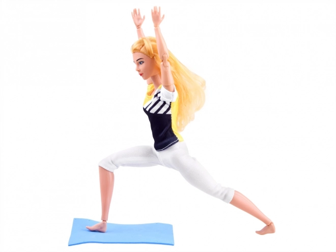 Dukkegyngemist der træner yoga og fitness