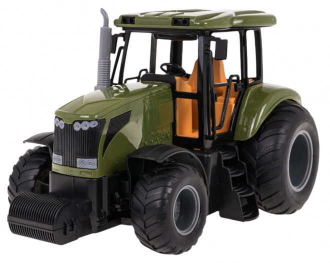 Trækker med grøn trailer R/C