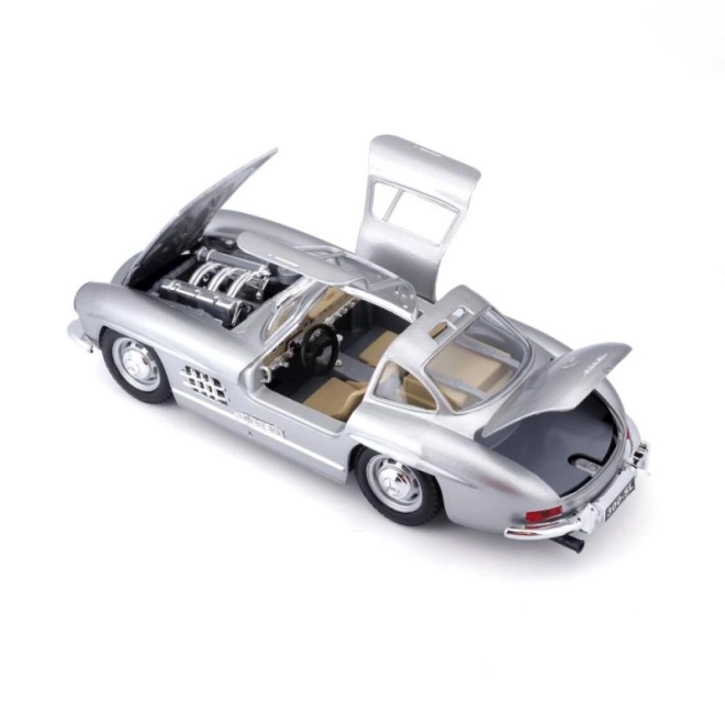Bburago 1:24 Mercedes Benz 300SL sølv 18-22023