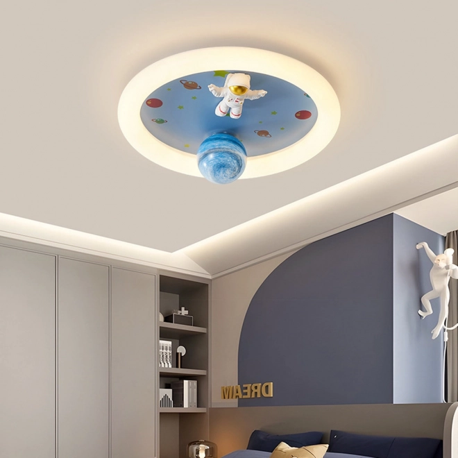 Dæmpbar LED loftlampe til børneværelse med astronaut