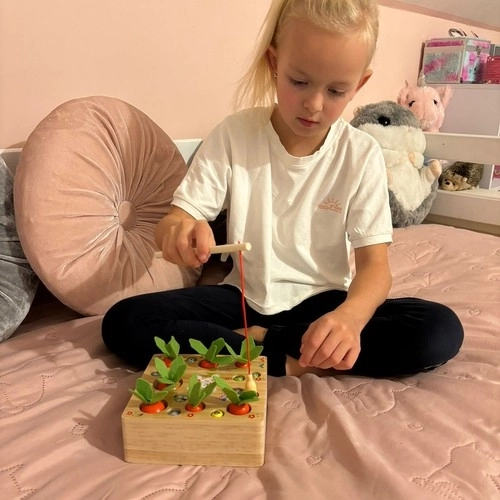 Trælegetøj Montessori 2i1 - Gulerodshave til børn