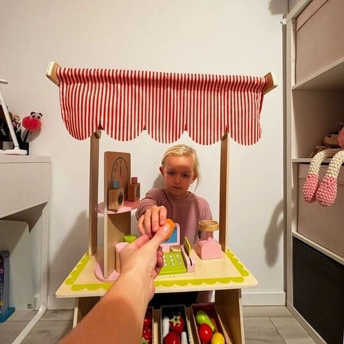 Træbod med tilbehør til børn